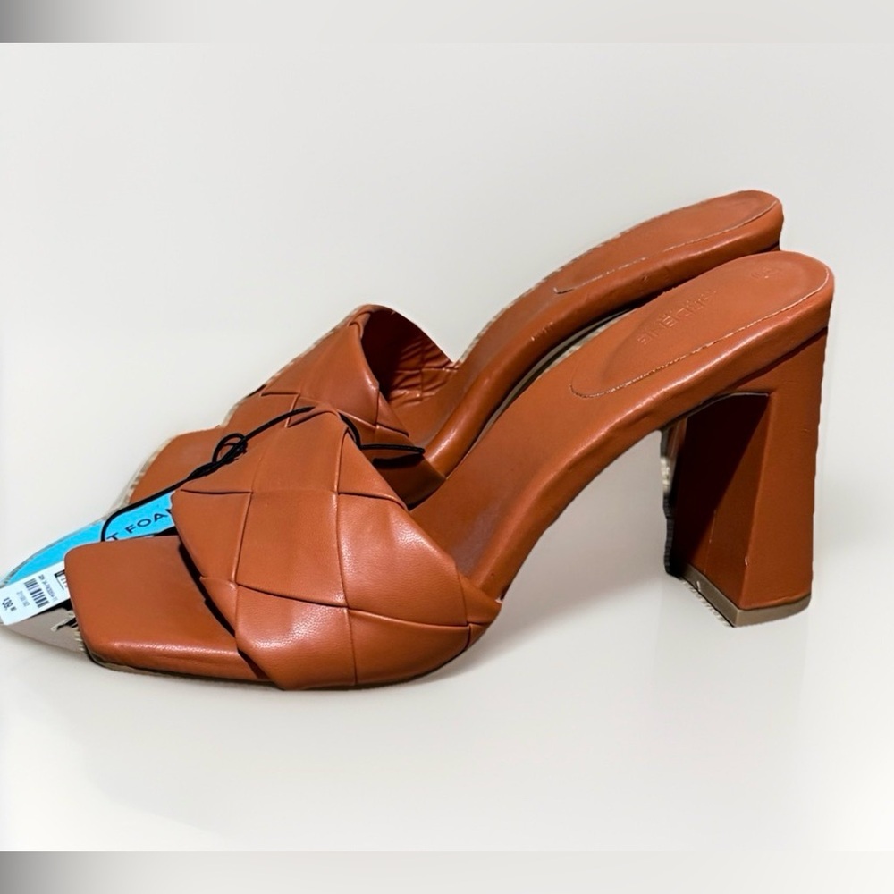 NWT Woven Faux Leather Block Heels Women’s Size 6 Slip On Shoes Orange Ardene